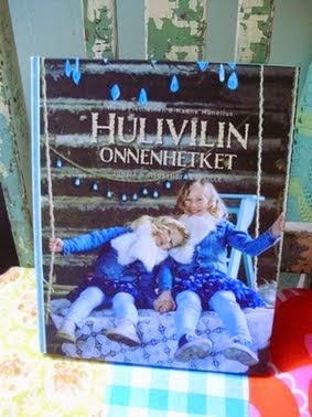 HULIVILIN ONNENHETKET KIRJASSA..