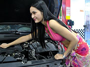 Bikini car wash draws crowds in NW China