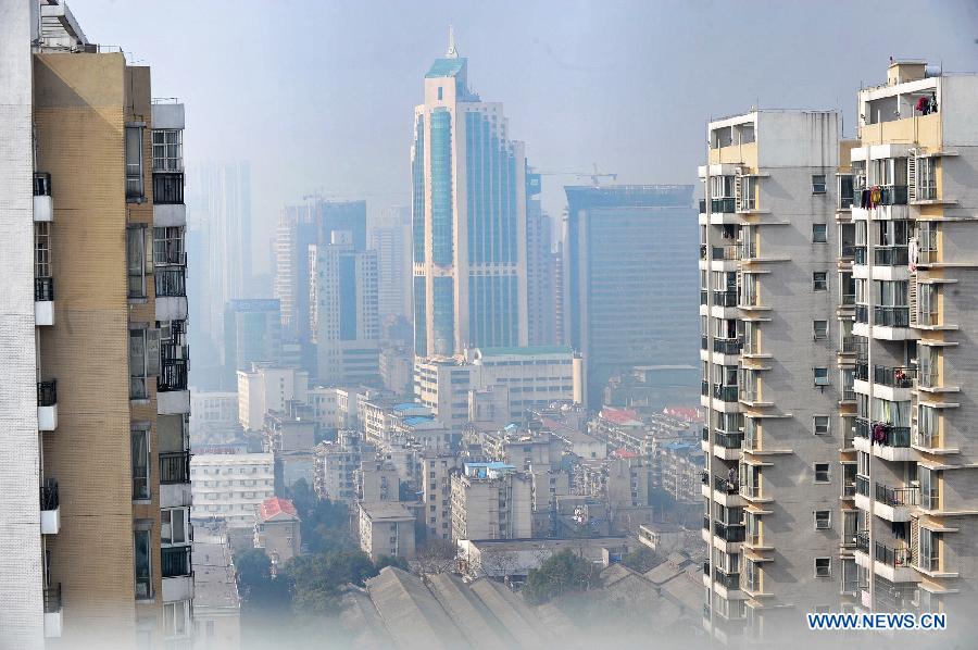 Buildings are shrouded by fog in Changsha, capital of central China's Hunan Province, Jan. 27, 2013. Local meteorological observatory issued a yellow alert for heavy fog on Sunday. (Xinhua/Long Hongtao) 

