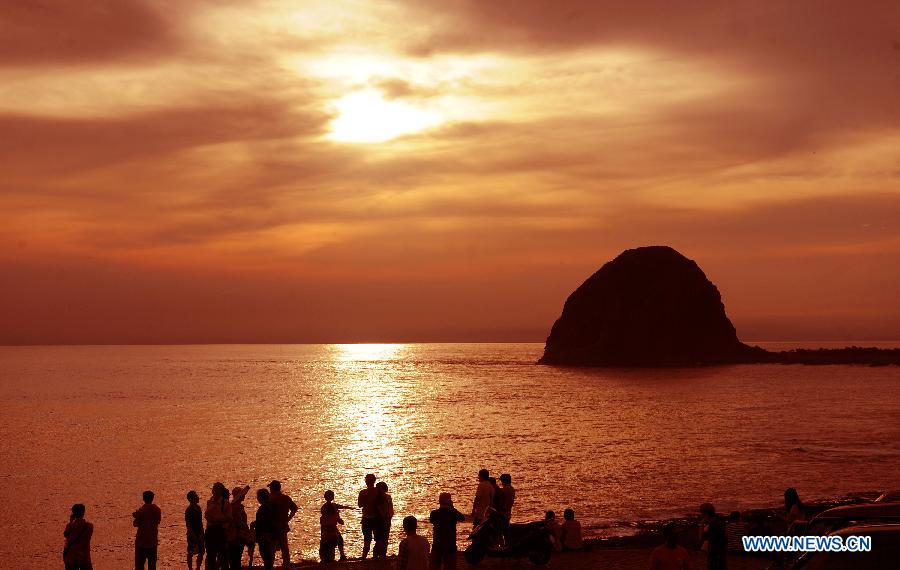 Photo taken on June 19, 2013 shows the scenery on the Lanyu island, southeast China's Taiwan. The Lanyu island is one of the islands of Taiwan, which has an area of 45 square kilometers. (Xinhua/Tao Ming)