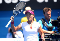 Li Na crashes Belinda Bencic in 2nd round at Australian Open