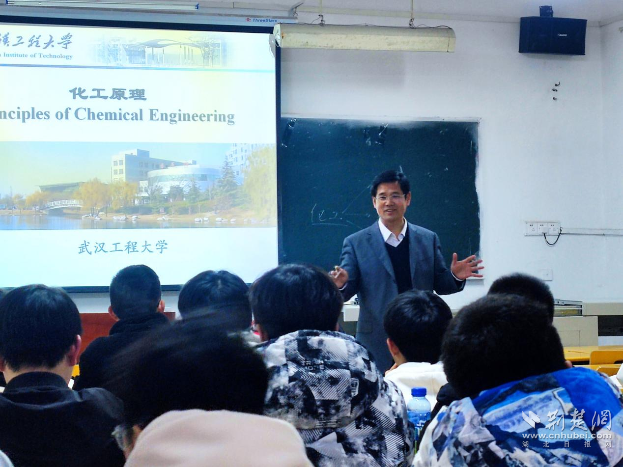 æ­¦æ±‰å·¥ç¨‹å¤§å­¦æ ¡é•¿ä¸ºæœ¬ç§‘ç”Ÿè®²æŽˆæ–°å­¦æœŸâ€œä¸“ä¸šç¬¬ä¸€è¯¾â€