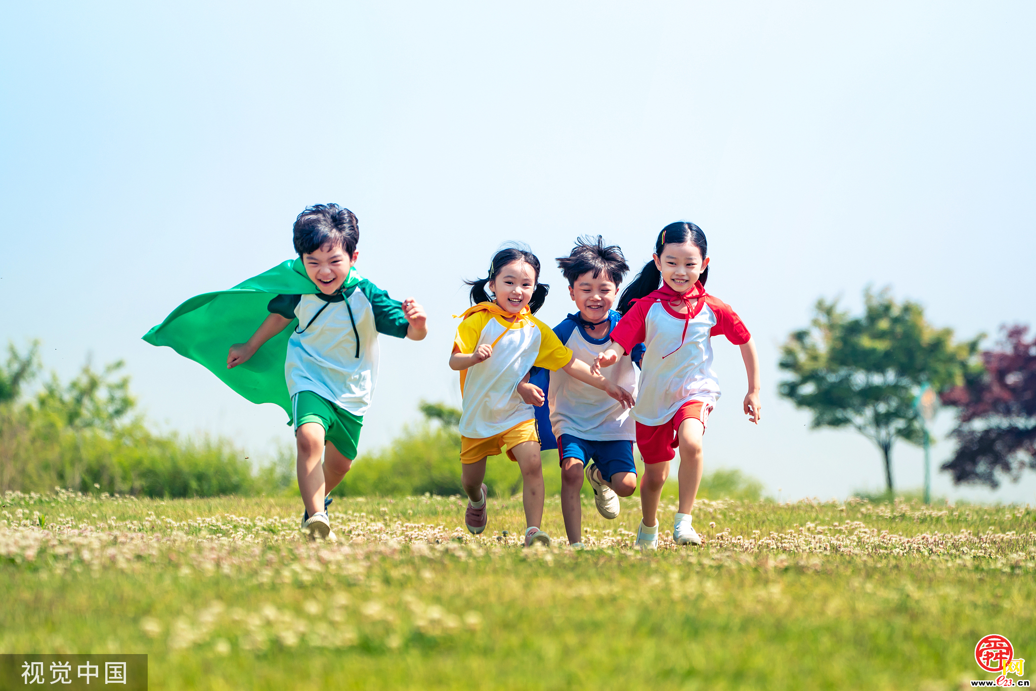 北京：中小学不得强制学生购买校服 可探索校服循环使用