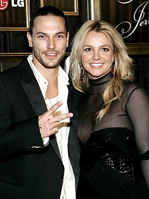 http://img2.timeinc.net/people/i/2006/news/060522/britney_spears_300x400.jpg