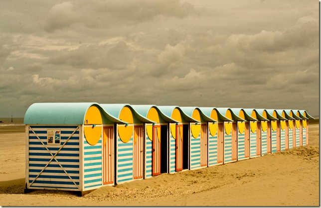 Reapeating patterns Beach huts-1