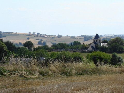 Vue sur l'église de Canezac