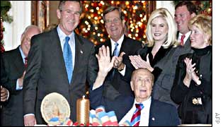 Senator Lott (in the middle) with President George W Bush and Senator Strom Thurmond  (seated)