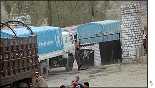 WFP food convoy entering Afghanistan from Pakistan