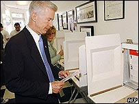 Gray Davis casts his vote