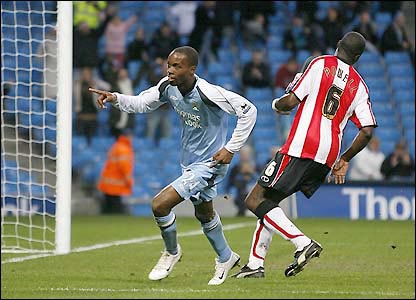 American DaMarcus Beasley scores after running on to Richard Dunne's pass