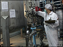 Iranian nuclear technician at Isfahan plant 