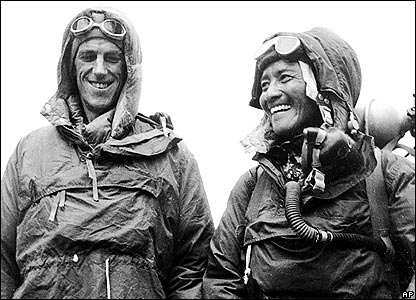 Sir Edmund Hillary (l) and Sherpa Tenzing Norgay