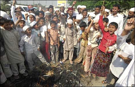 Indian children protesting against last week's Mumbai attacks.