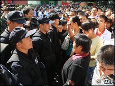 Protesters and police in central Urumqi - 3 September 2009