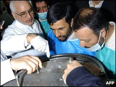 Mahmoud Ahmadinejad (C) visits the Natanz uranium enrichment facilities in 2006