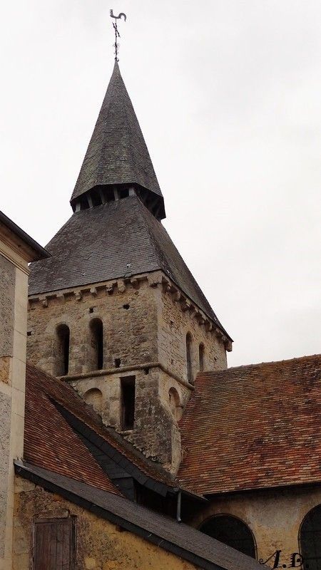 CAMBREMER : LE CLOCHER DE L'EGLISE ST DENIS