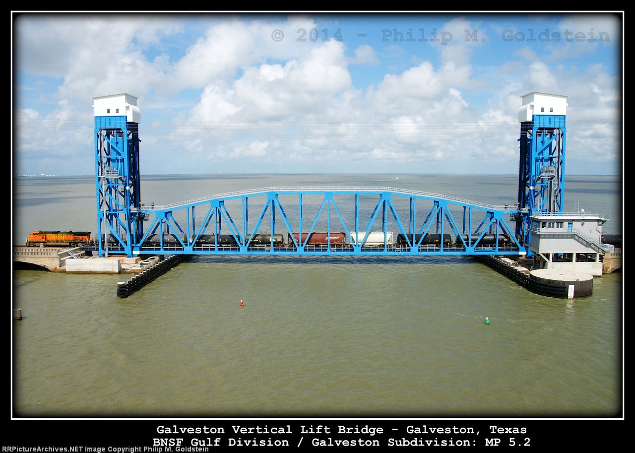 BNSF 4131 on Galveston Vertical Lift Bridge