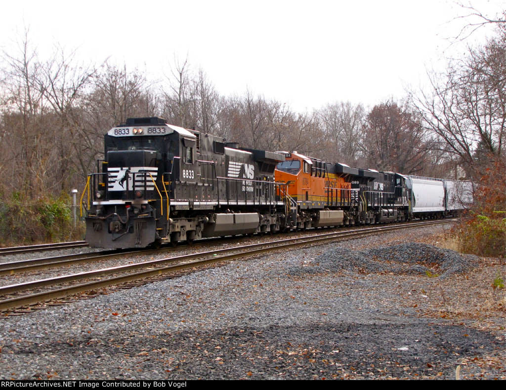 NS 8833, BNSF 6784, NS 8089