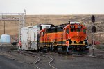 BNSF 2645 & BNSF 2917 switching a reefer car