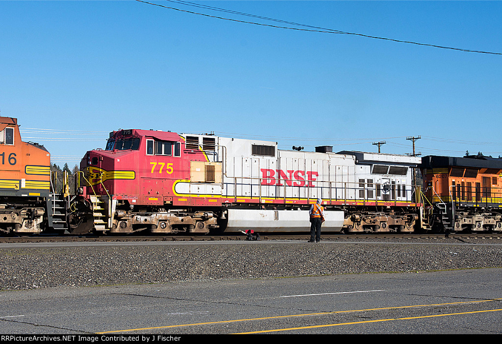 BNSF 775