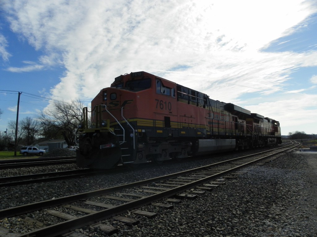 BNSF ES44DC 7610