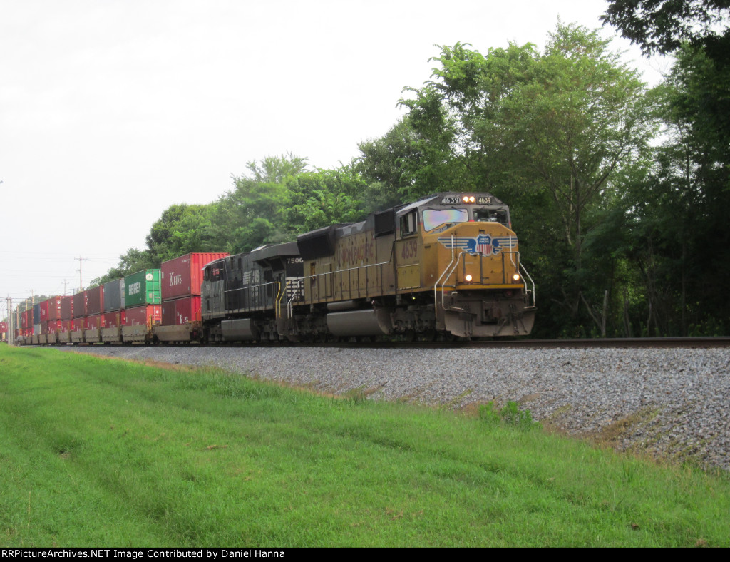 UP 4639 leads 22N 