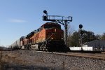 BNSF 3978 leads V-BIRLPC east under the signals at Verona