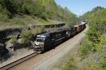 SD70M Leads On The Rathole