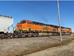 BNSF ES44DC 7257