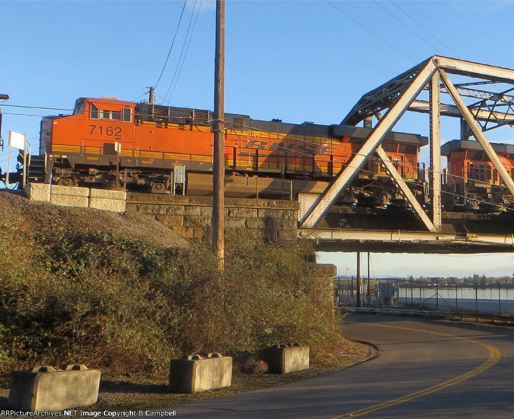 BNSF 7162