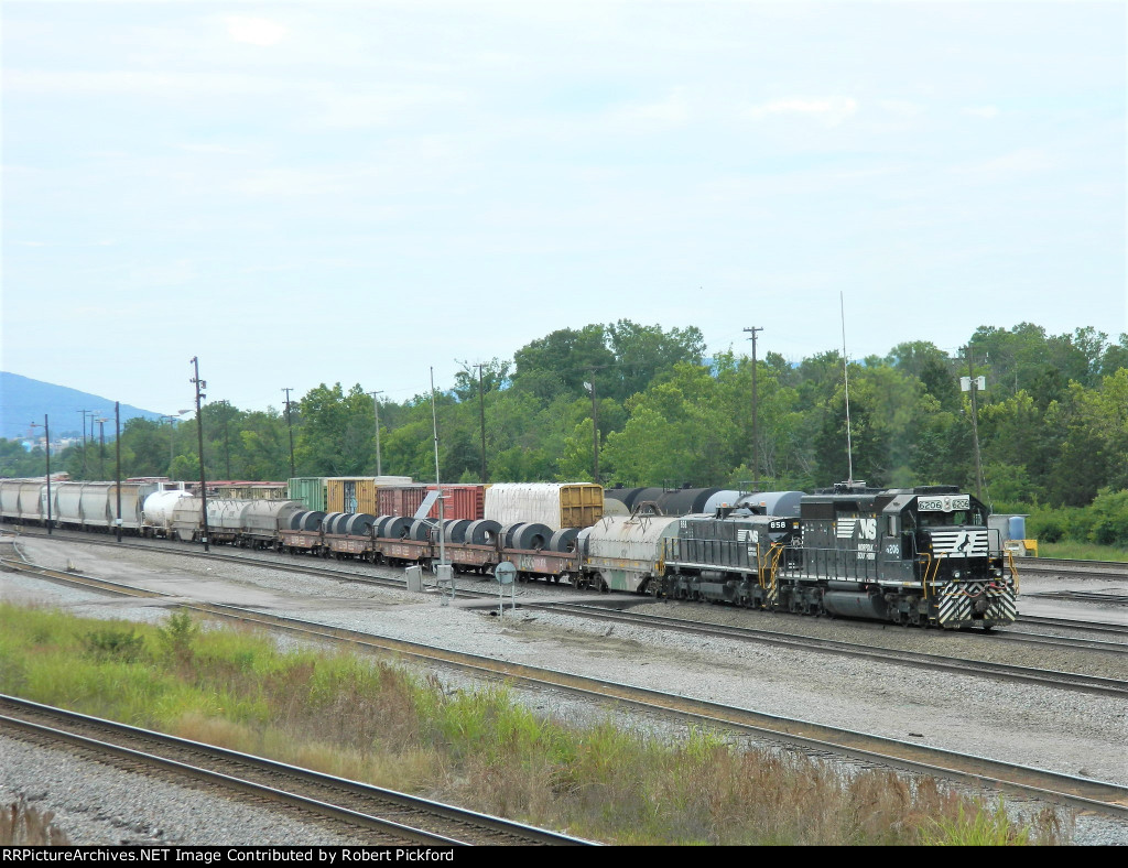 NS 6206 (SD40-2) 858 (MT6)