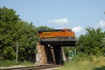 BNSF7257 approaching Peck Park