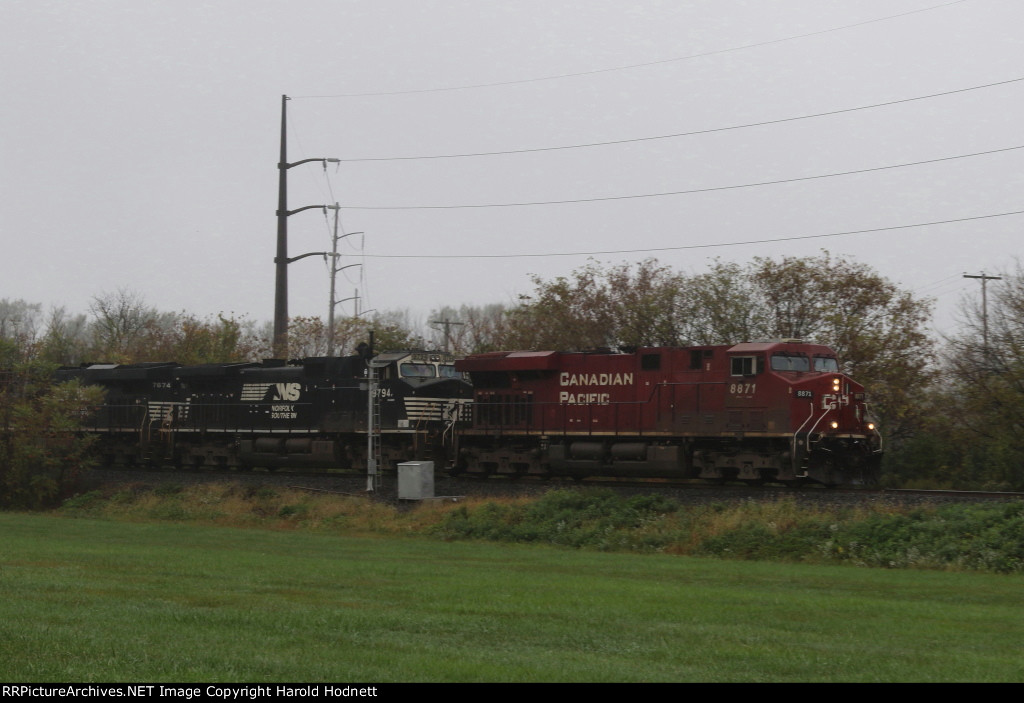 CP 8871 leads NS train 36Q