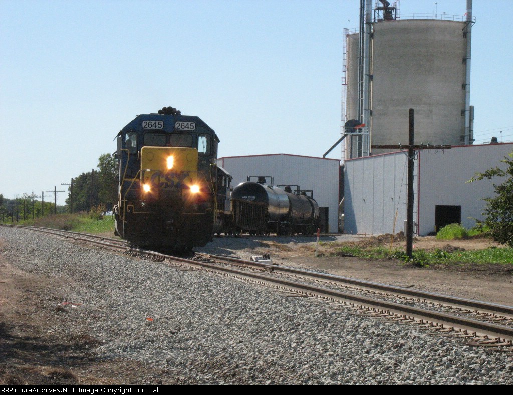 D908 shoving into the plant yard