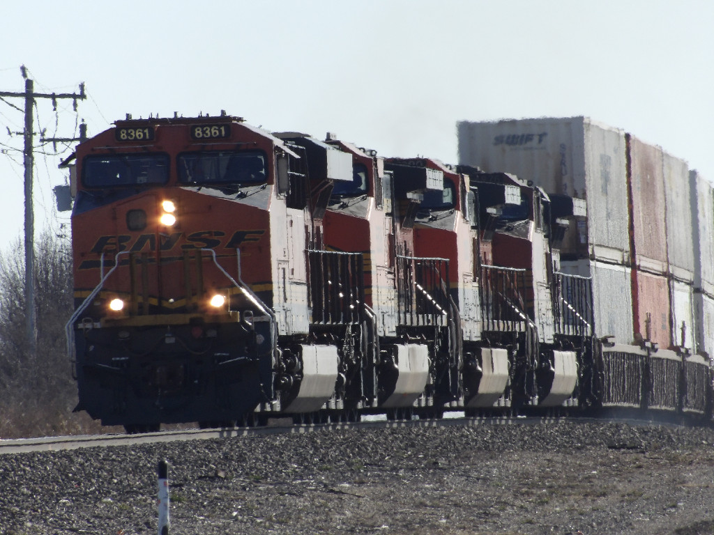 BNSF ES44C4 8361