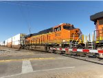 BNSF ES44C4 8087