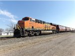 BNSF ES44C4 6757