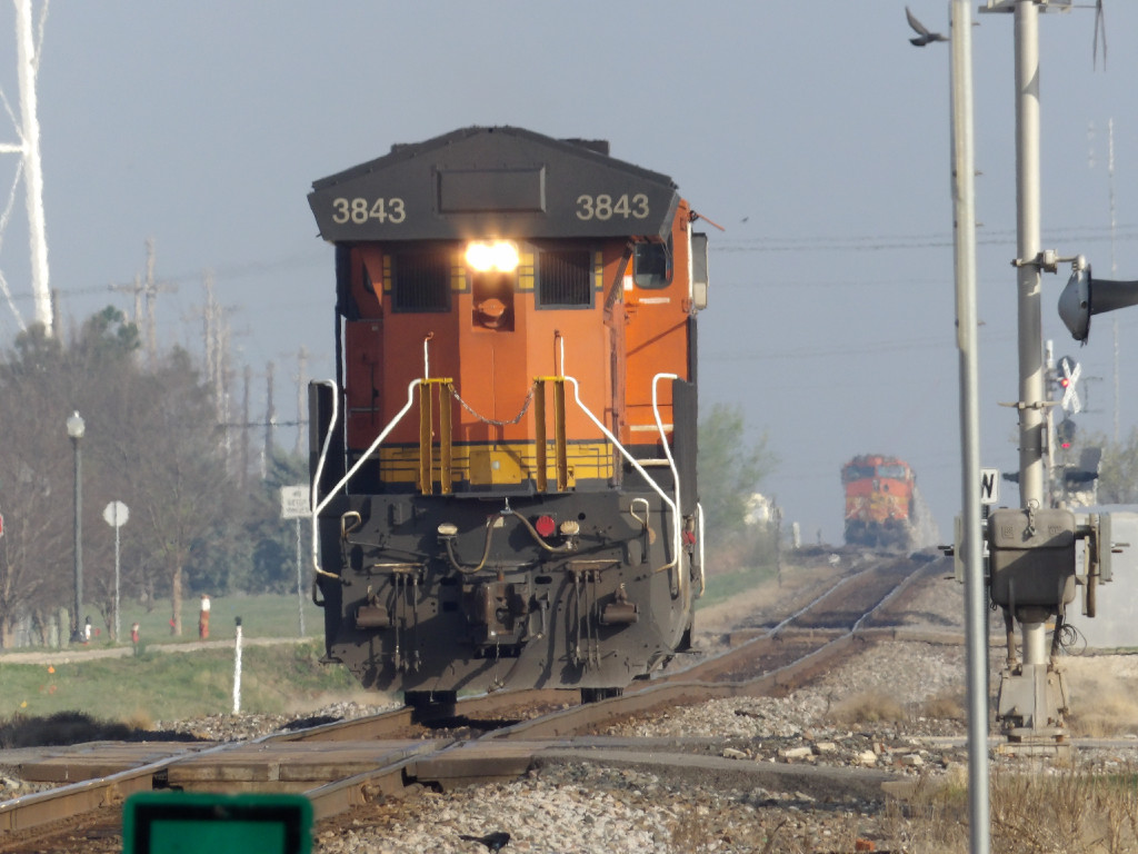 BNSF ET44C4 3843