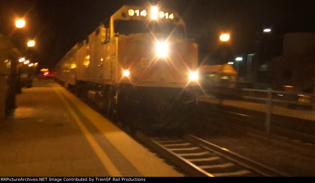 JPBX 914 leads Caltrain 288