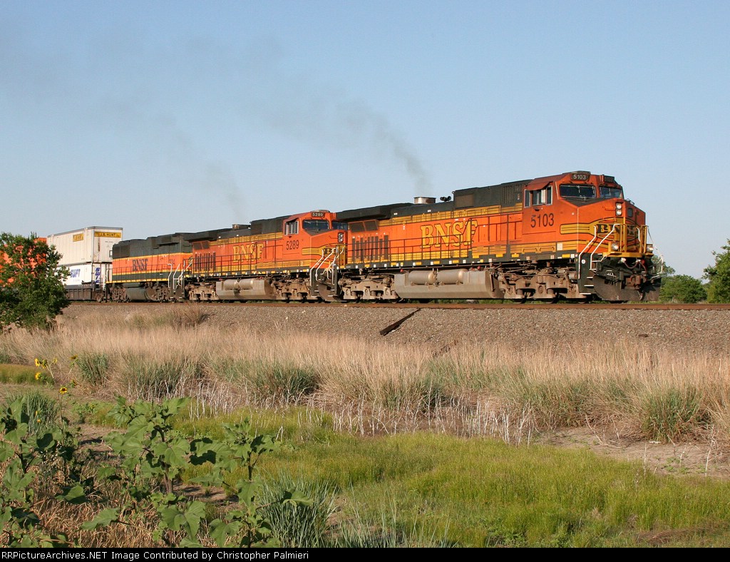 BNSF 5103, 5289, & 334