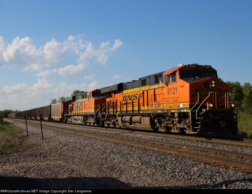 BNSF 8121 E-SUDBTM