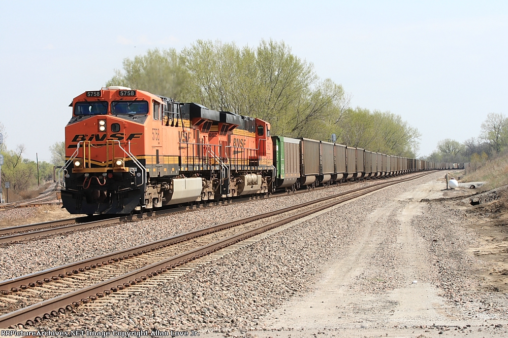 BNSF 5758 west