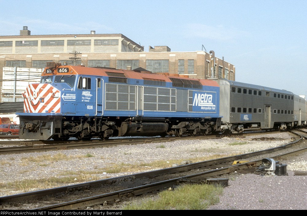 Metra 606 at Western Ave.