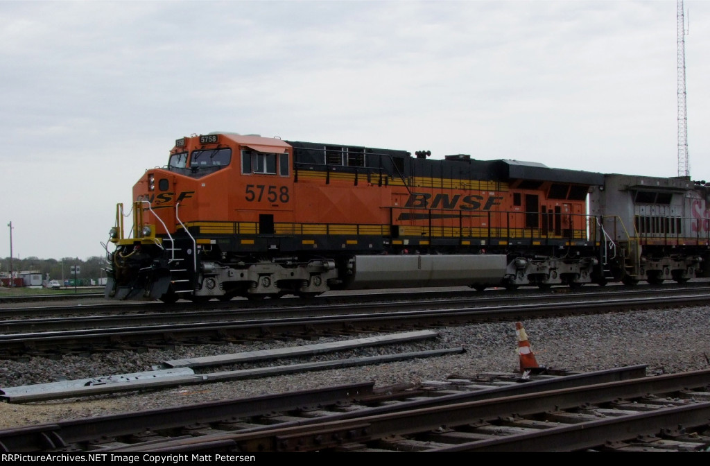 BNSF 5758