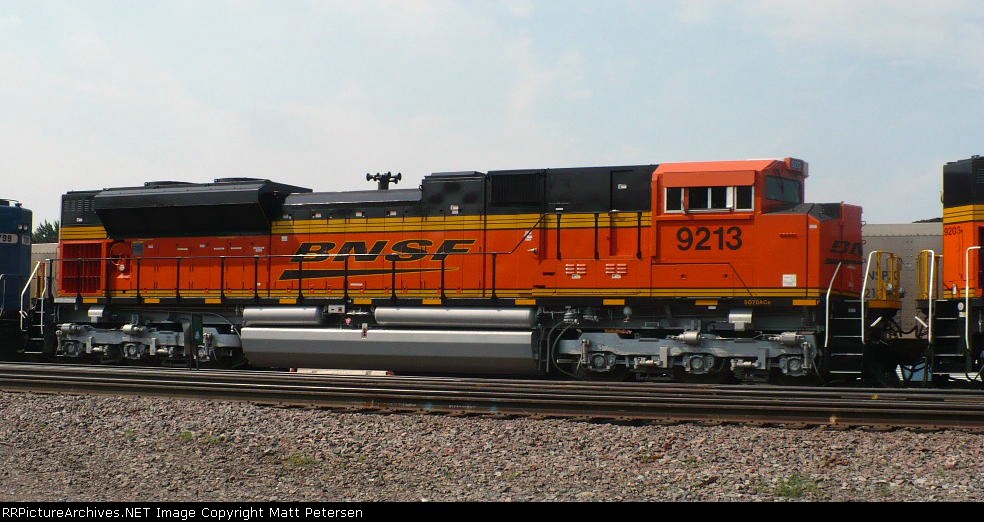 BNSF 9213