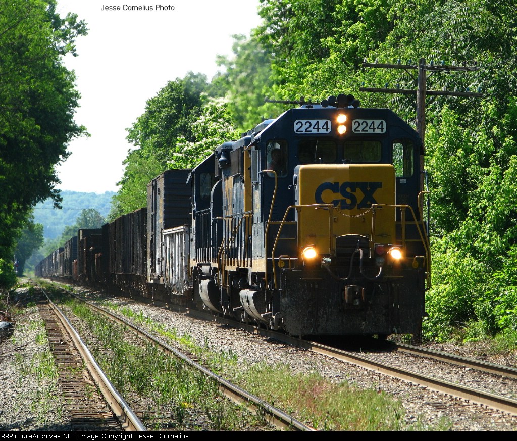 CSX 2244 leading Y128-01