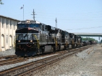 NS 7505 on the point of six units leading 31E