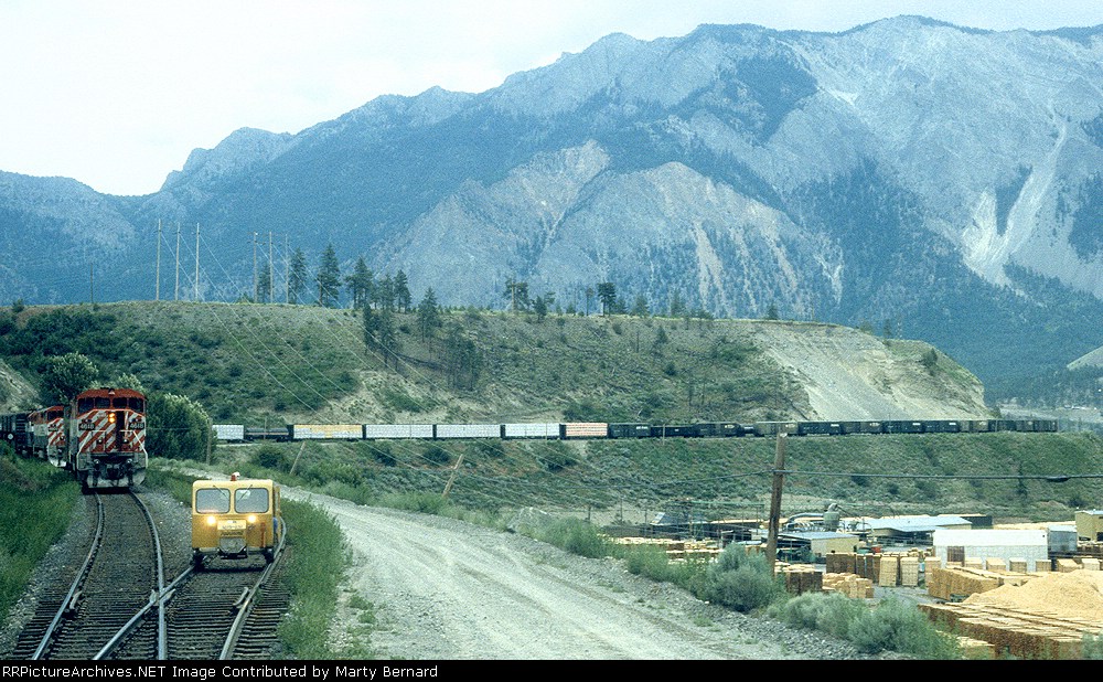 BC Rail 4619 and Speeder