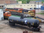 ADMX 30981 Sits on the Engine House Track as Geeps Hang out in the Background