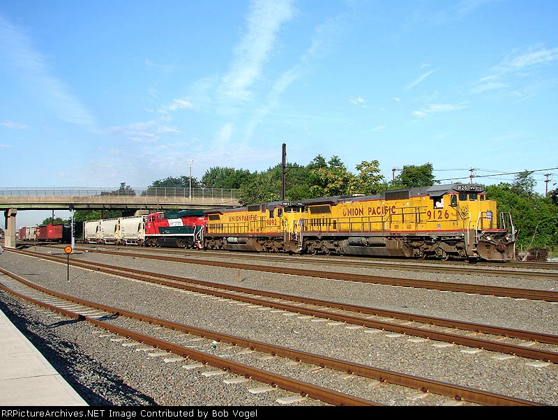 UP 9126 & 9092; FXE 4643